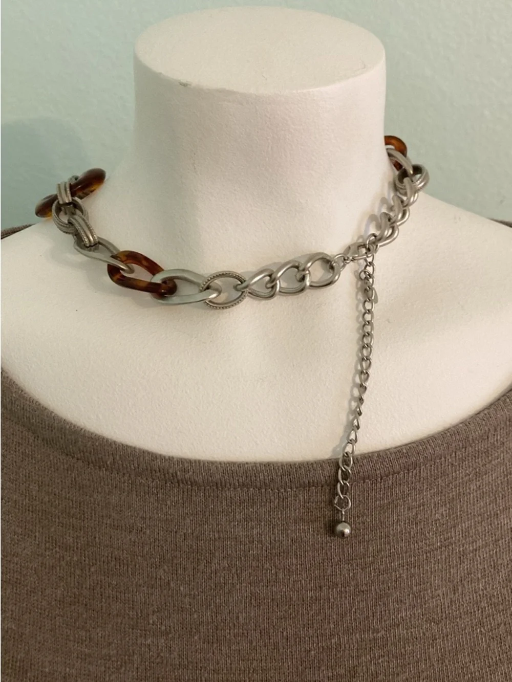 Chico's chunky tortoiseshell necklace with silvertone links